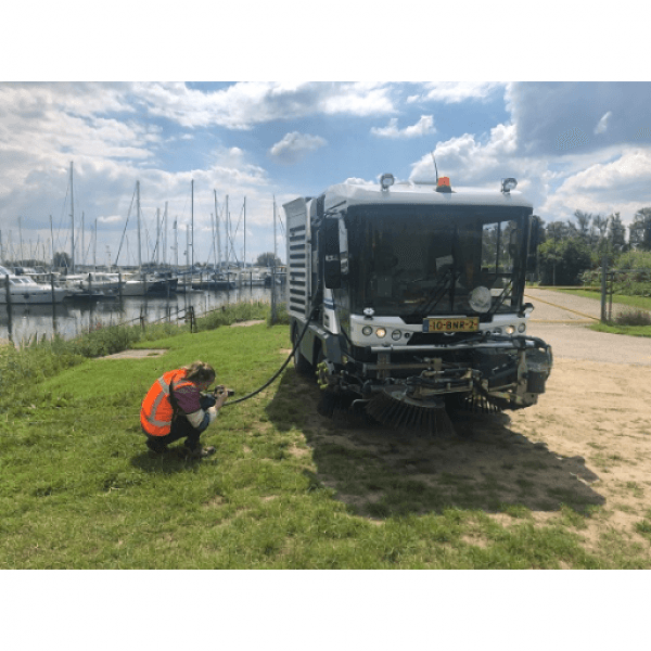 Arco werkt met de veegmachine voorbeeld afbeelding